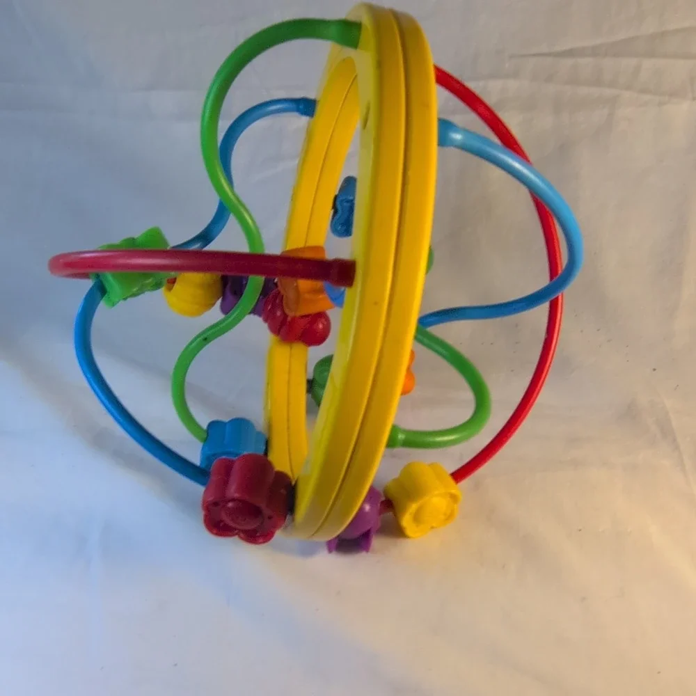 Fisher-Price Bead Maze Wire‎ Manipulation Toy for Preschool Kids Yellow Frame